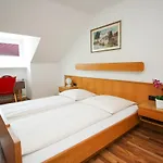 Olympia Hotel 3*