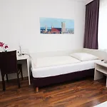 Olympia Hotel 3*