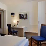 Olympia Hotel 3*