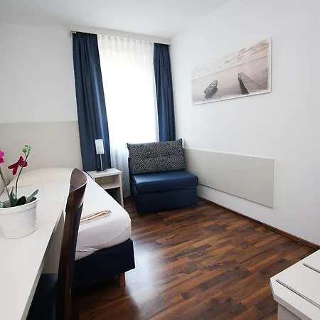 Olympia Hotel 3*